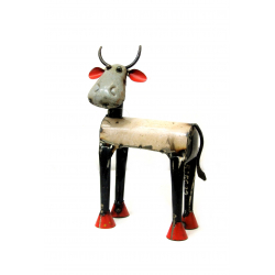 Krowa stojąca figurka ozdoba metalowa z recyclingu